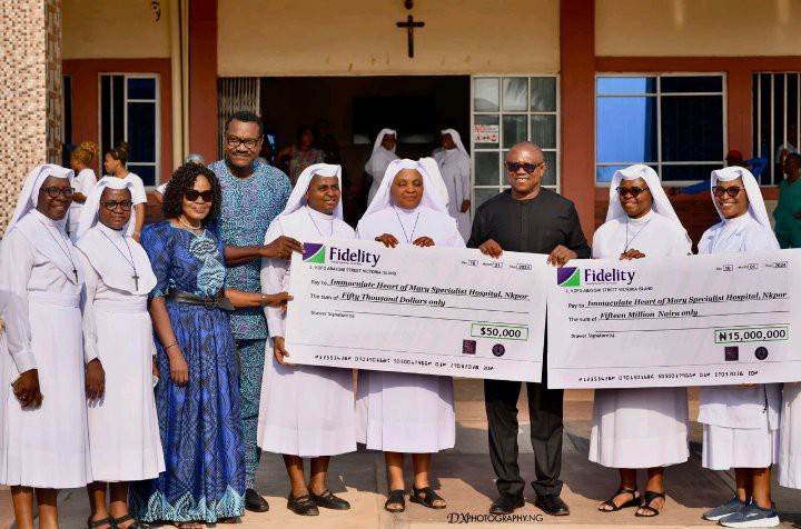Mixed Reactions Following Obi Presented A Health Care Centre With Sum Of $50,000 & N15 Million After Visiting