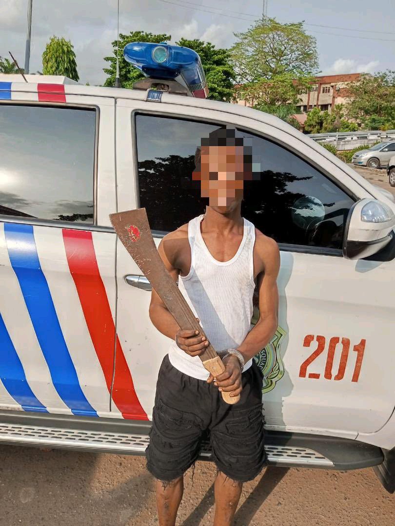 19-year-old thief arrested while attempting to rob police officers of their patrol motorcycle