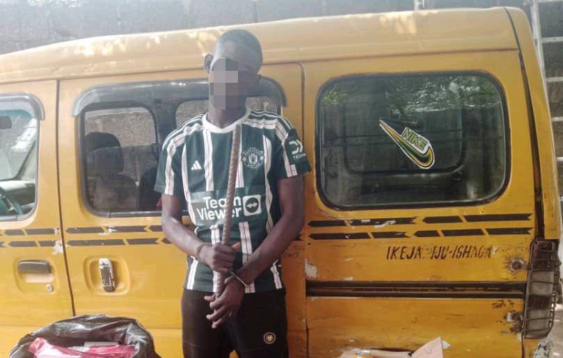 2 thieves arrested with stolen goods inside minibus after breaking into shop in Lagos