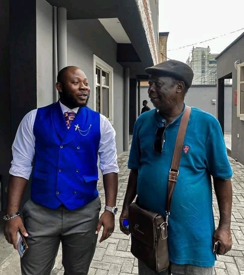 after seeing photo of veteran Nigerian actor, Pa James and his son together, Nigerians react